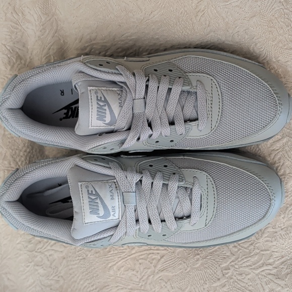Nike Airmax 90 Athletic Shoes Women's sz 8 in Wolf Grey - Picture 11 of 11
